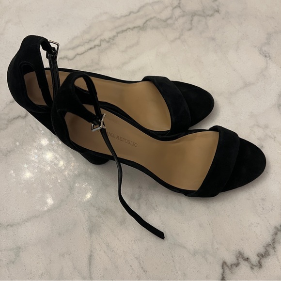 Suede round block heeled sandal size 7 in black Banana Republic - Picture 6 of 8